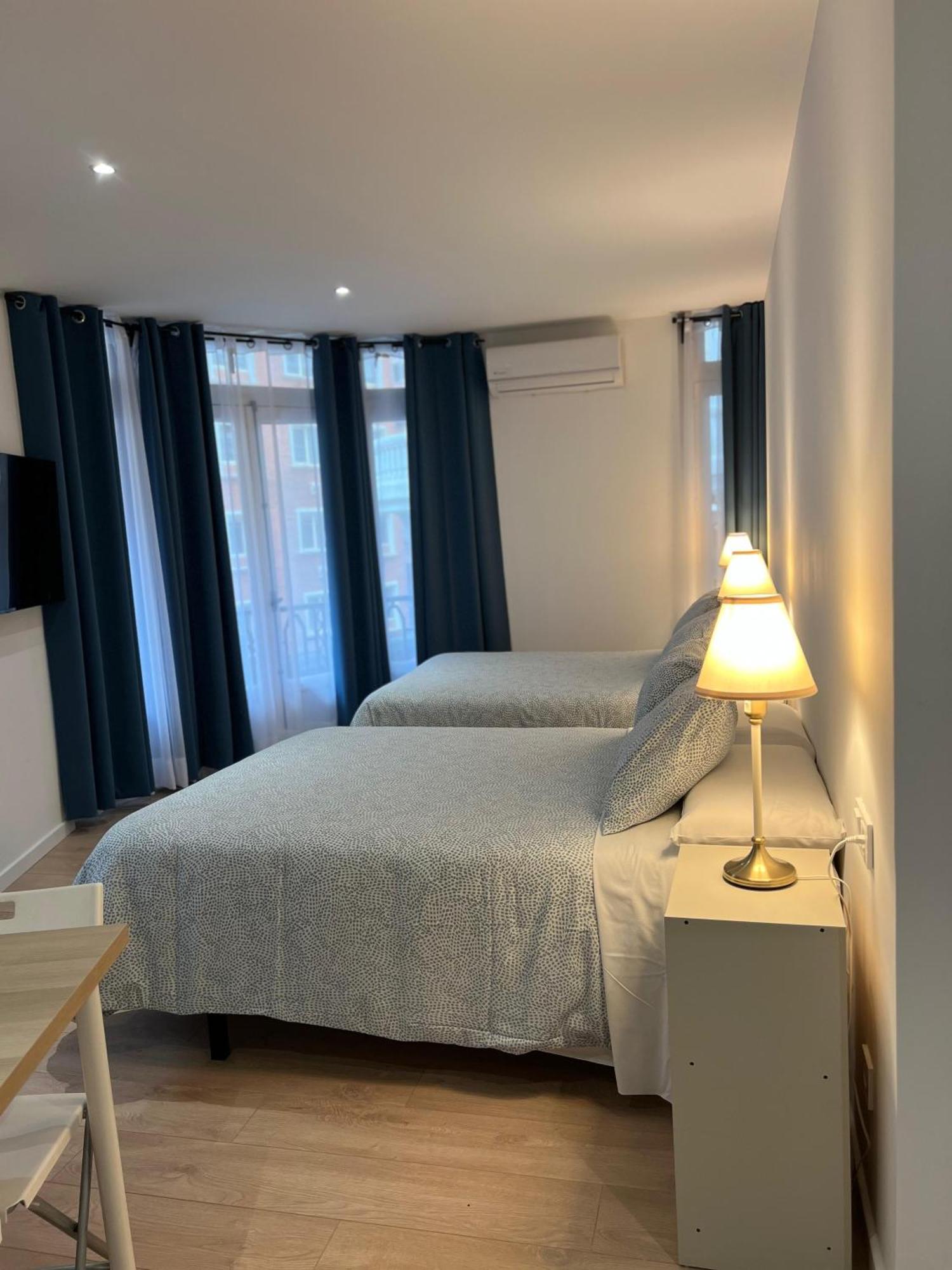 Room Plaza Espana Madrid Exterior photo